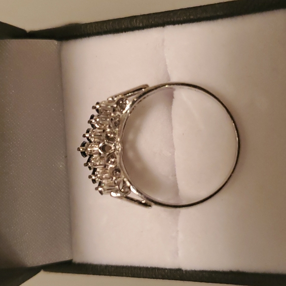 Ring - Picture 3 of 9